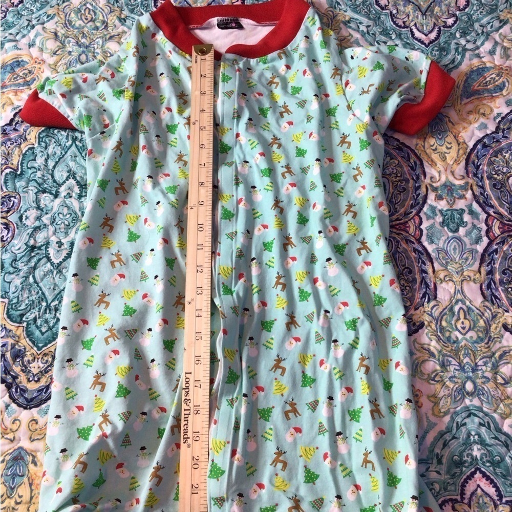 Red and Green Dog Clothing with Playful Christmas Design (0013) - Picture 3 of 7